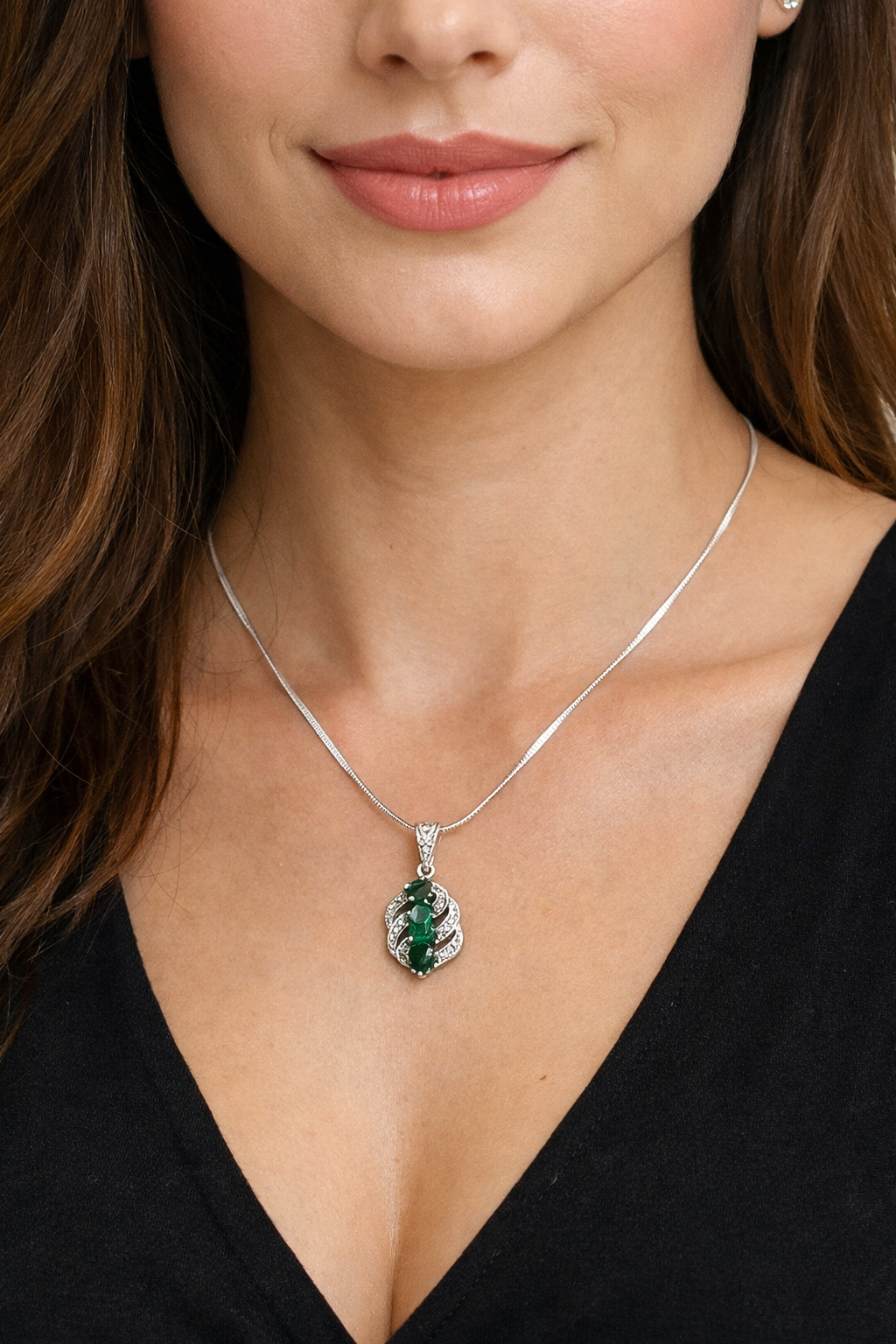 Emerald Aura Silver Pendant Set - Image 3