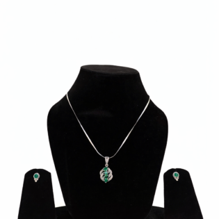 Emerald Aura Silver Pendant Set
