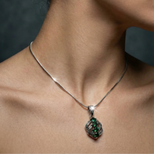 Emerald Aura Silver Pendant Set - Image 2
