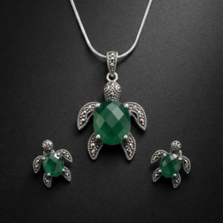 Emerald Turtle Grace Silver Pendant Set