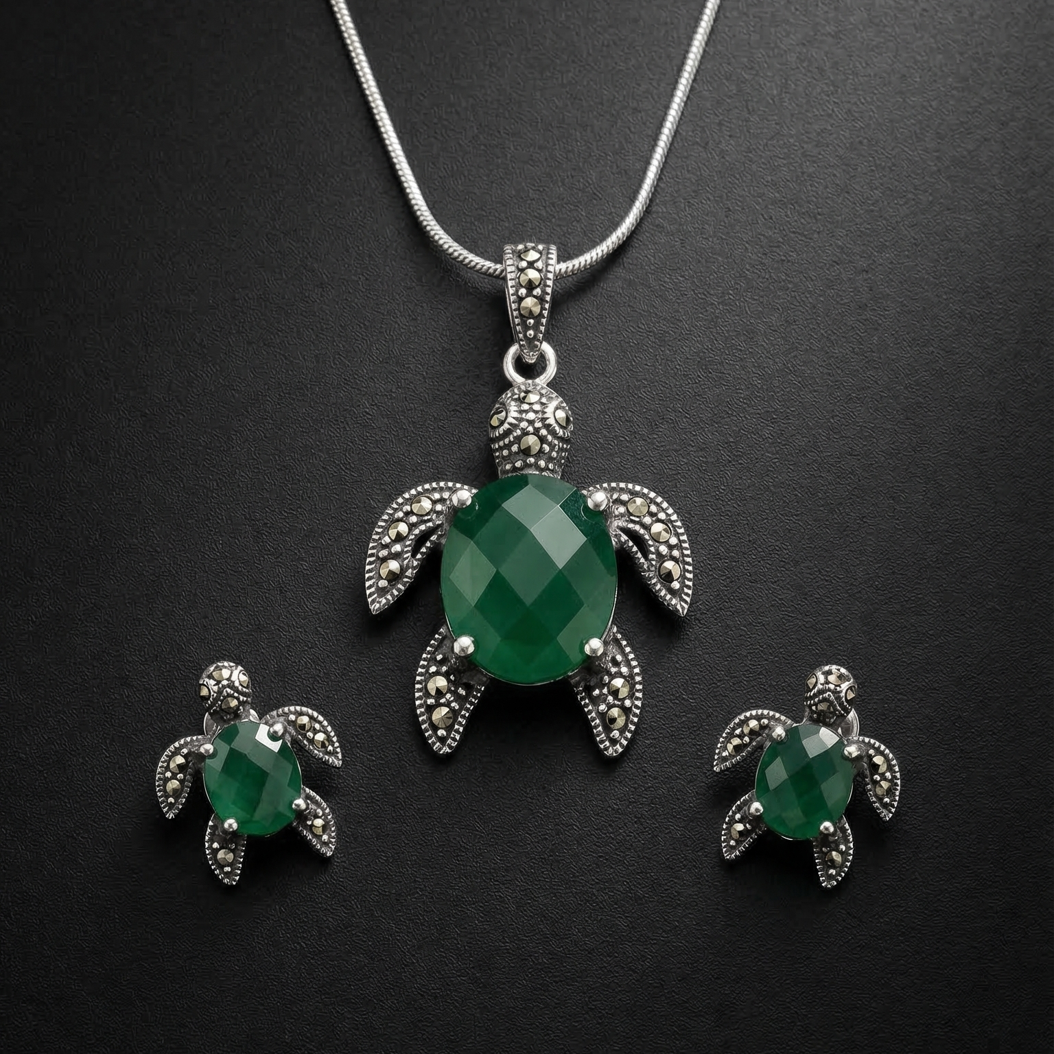 Emerald Turtle Grace Silver Pendant Set