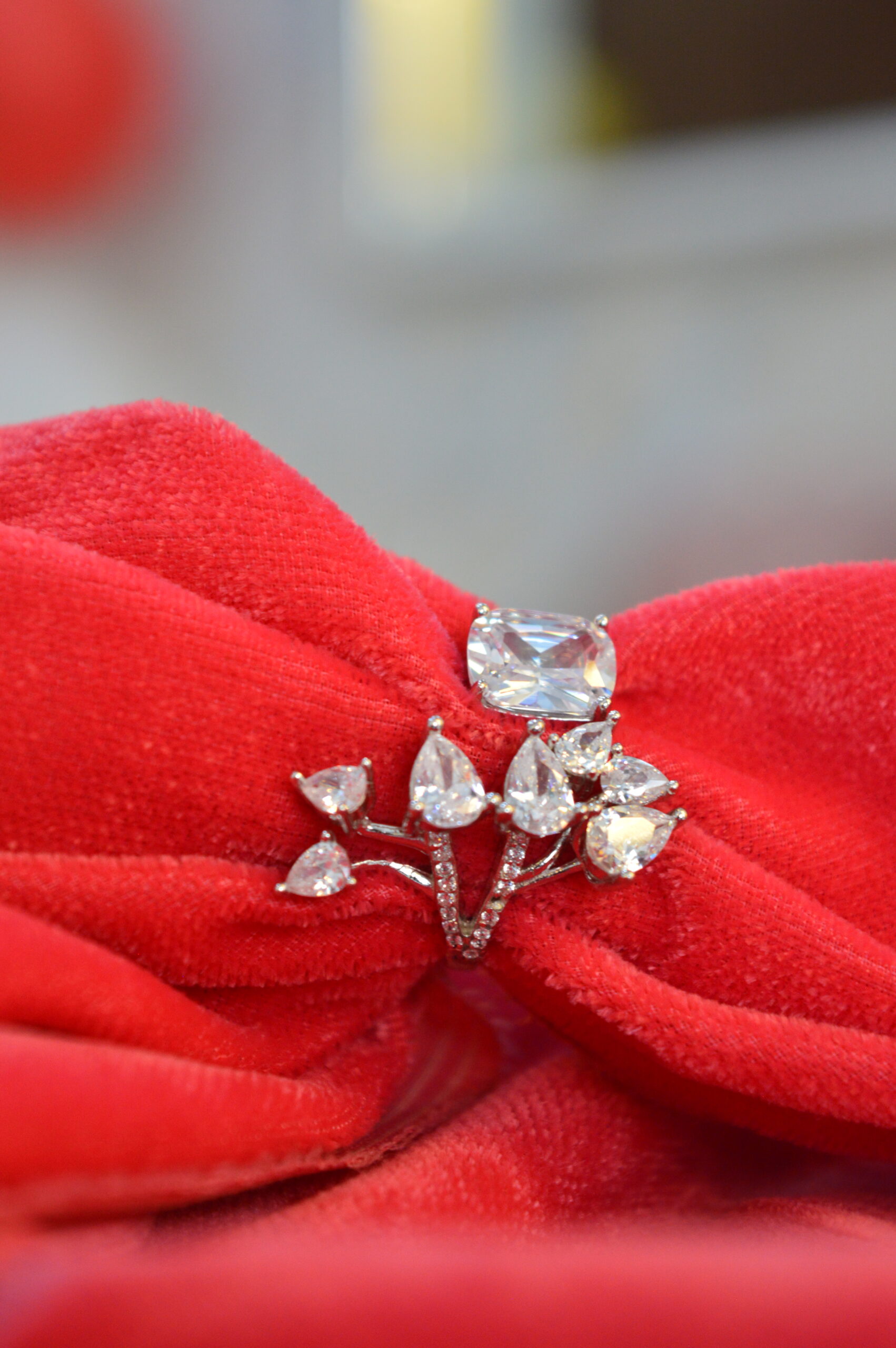 Crystal Vine Toi et Moi Ring - Image 2