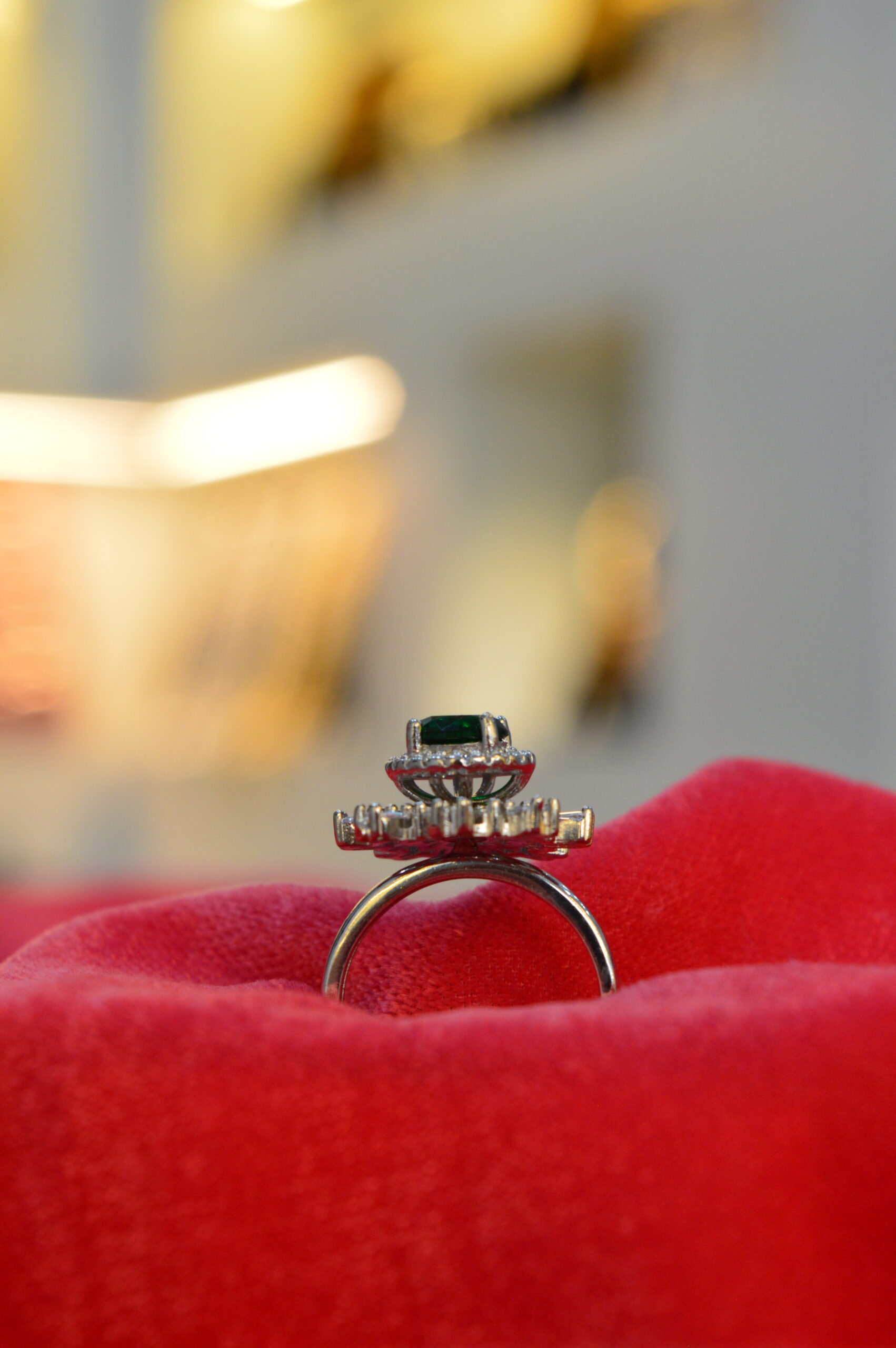 Emerald Halo Royale Ring - Image 4