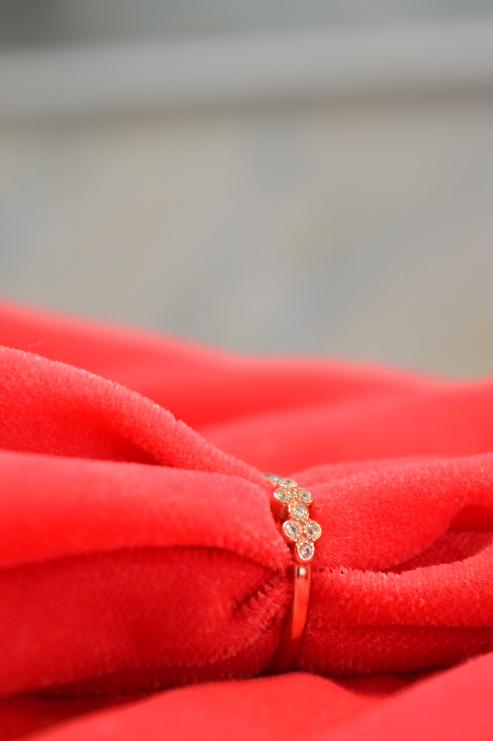 Petite Clover Spark Ring - Image 2