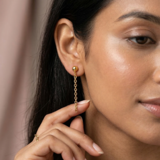 Golden Drift Chain Drop Earrings - Image 4