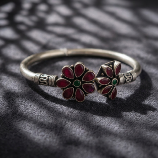 Gulnaar Ratna Pure Silver Floral Kada
