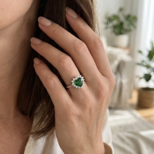Emerald Heart Radiance Ring - Image 4