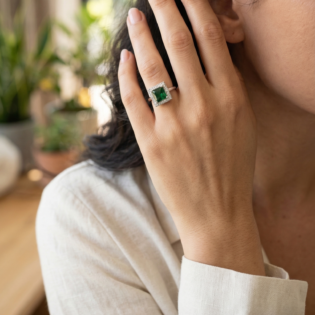 Emerald Square Elegance Ring - Image 4