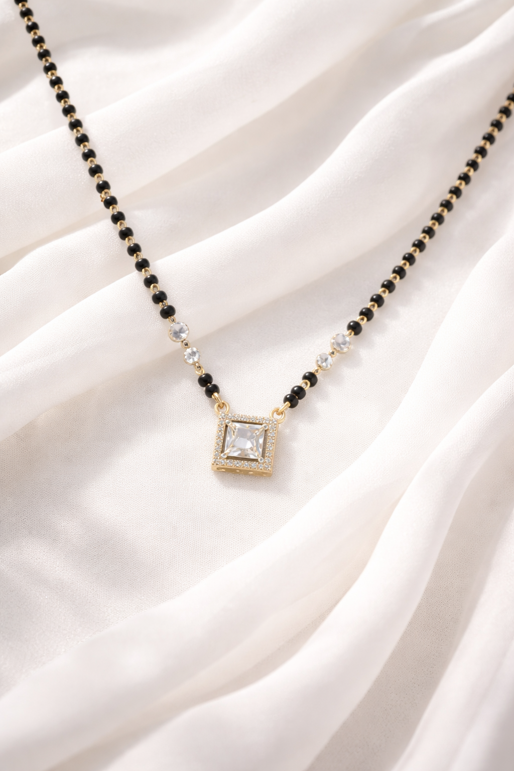 Aaranya Square Radiance Mangalsutra - Image 3