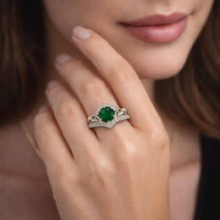 Emerald Crown Royale Ring - Image 4