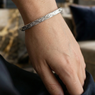 Zariya Grace Silver Kada Bracelet - Image 4