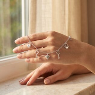 Keylisse Heartlock Bracelet - Image 4