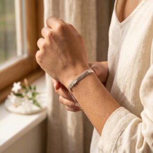 Luniva Dangle Bracelet - Image 5